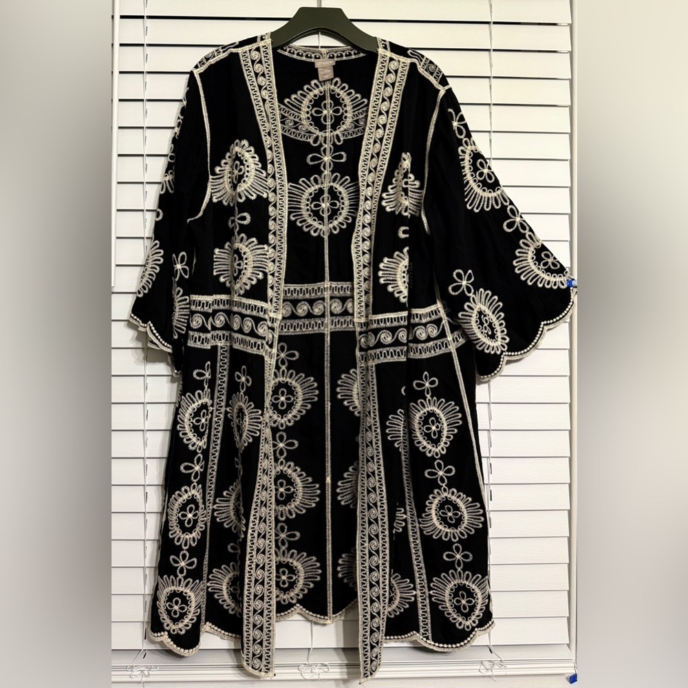 #3) Chico’s embroidered kimono size XL-XXL
Excellent condition.
